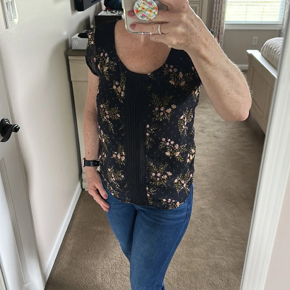 Lauren Conrad capped sheer sleeved scoop neck pullover blouse - Picture 2 of 9